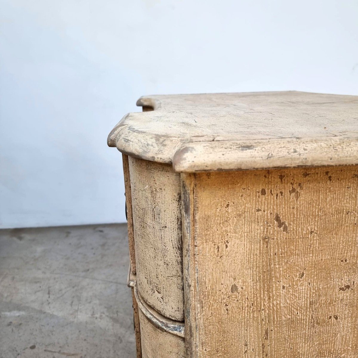 18th Crossbow Chest Of Drawers-photo-4