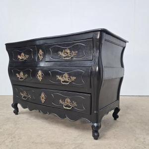 Curved Chest Of Drawers, Known As A "tombau," From The Louis XV Period, Finished In Black Lacquer