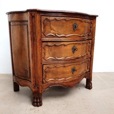 18th Century Walnut Chest Of Drawers