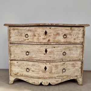18th Century Curved Chest Of Drawers