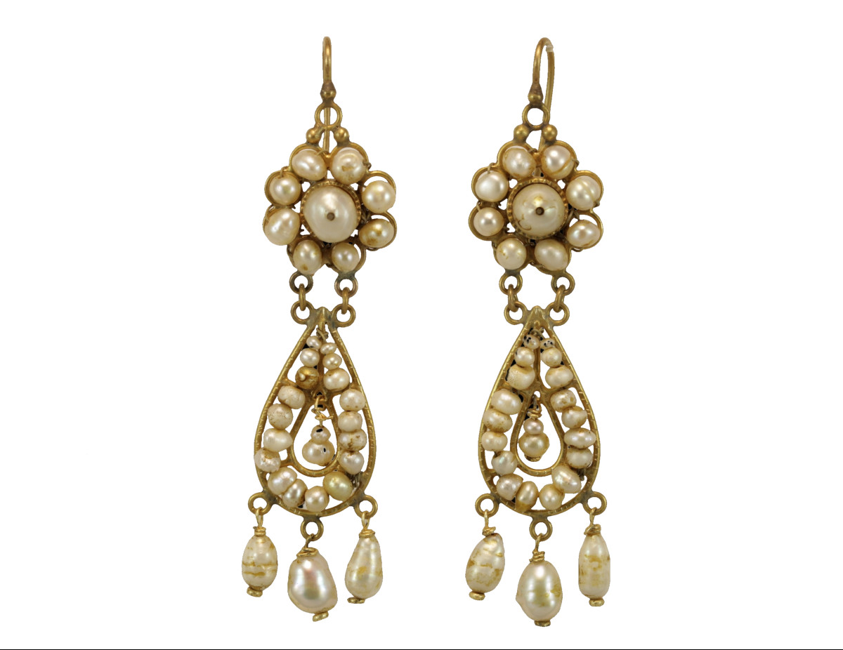 Antique Pearls Gold Earrings