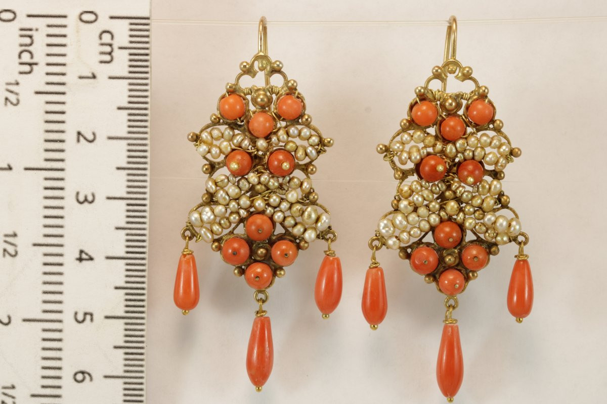 Boucles d'oreilles anciennes or filigranee corails perles fines-photo-3