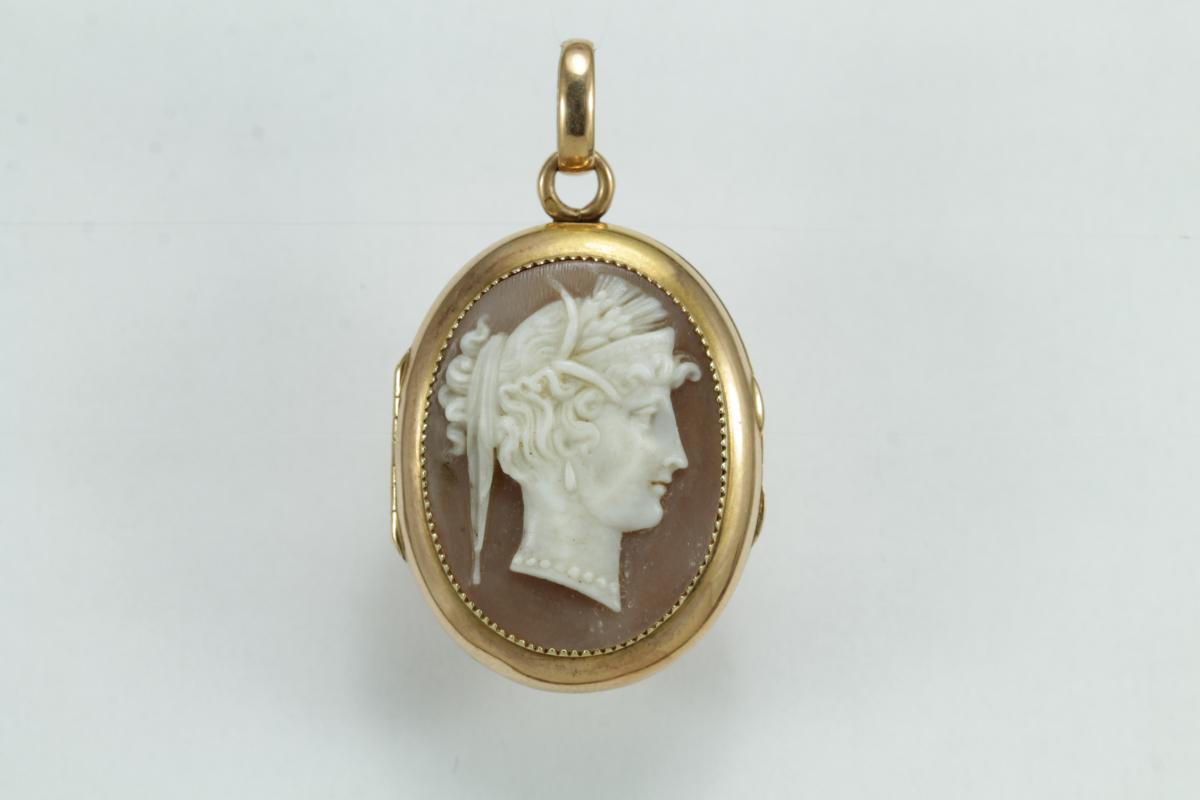 Antique Gold Cameo Pendant