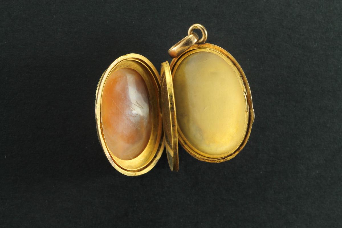 Antique Gold Cameo Pendant-photo-1