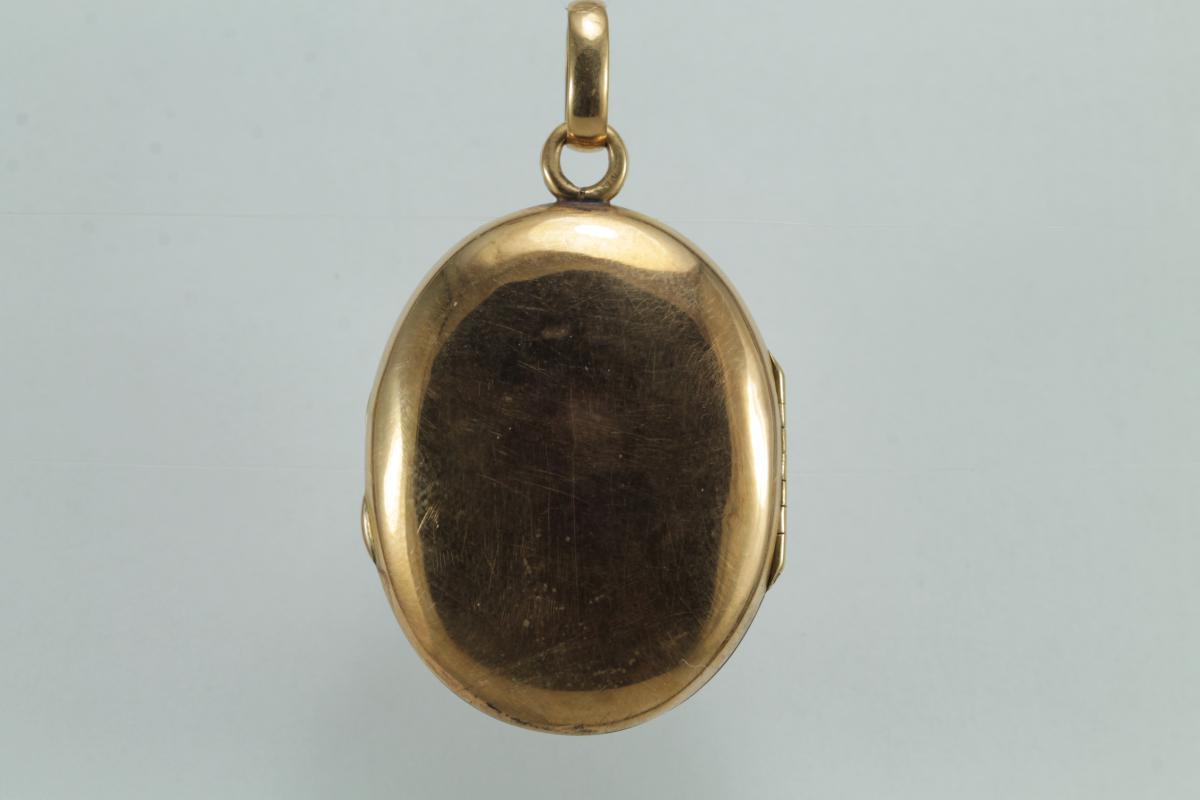 Antique Gold Cameo Pendant-photo-2