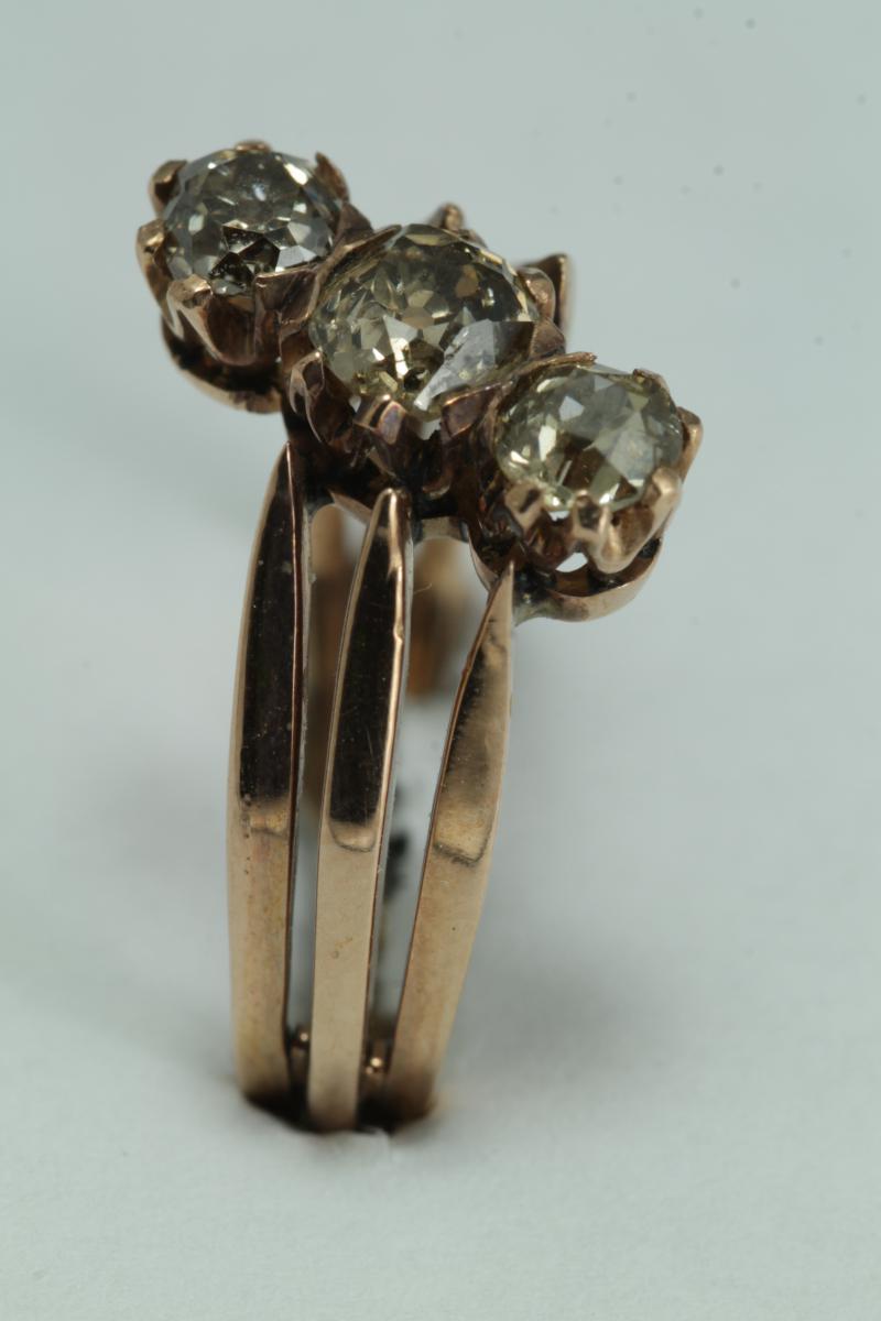 Antique Gold Three Diamonds Ring-photo-3