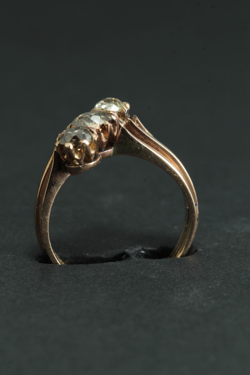 Antique Gold Three Diamonds Ring-photo-2