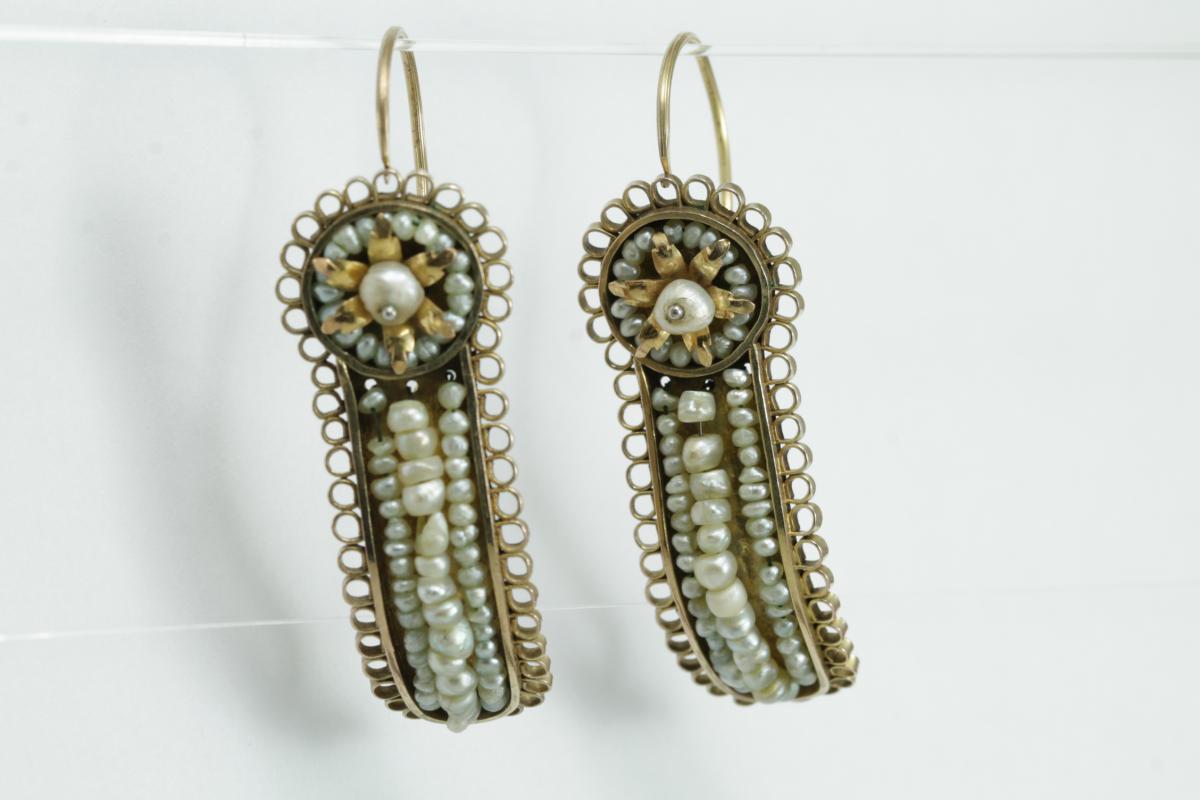 Antique Pearls Gold Earrings