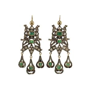 Boucles d'oreilles anciennes catalanes or emeraudes diamants