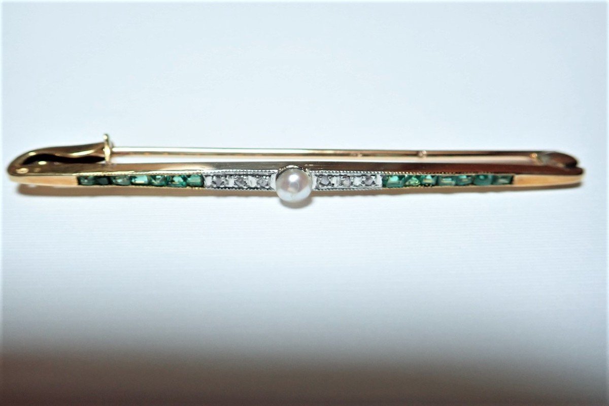 Art Deco Brooch Diamonds And Emeralds 18 Carat Gold