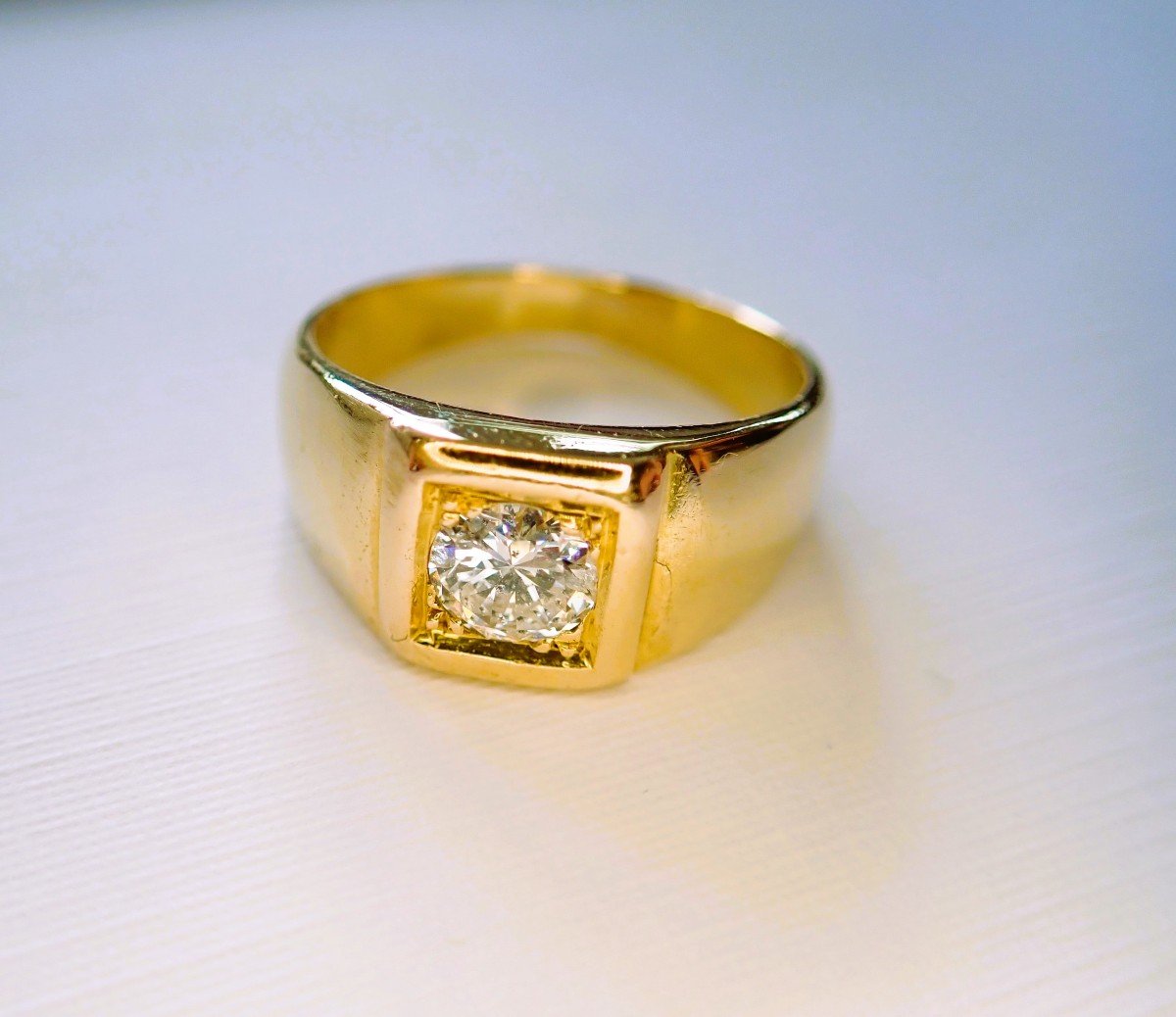 Chevalière sertie d'un diamant taille brillant Or 18 Carats