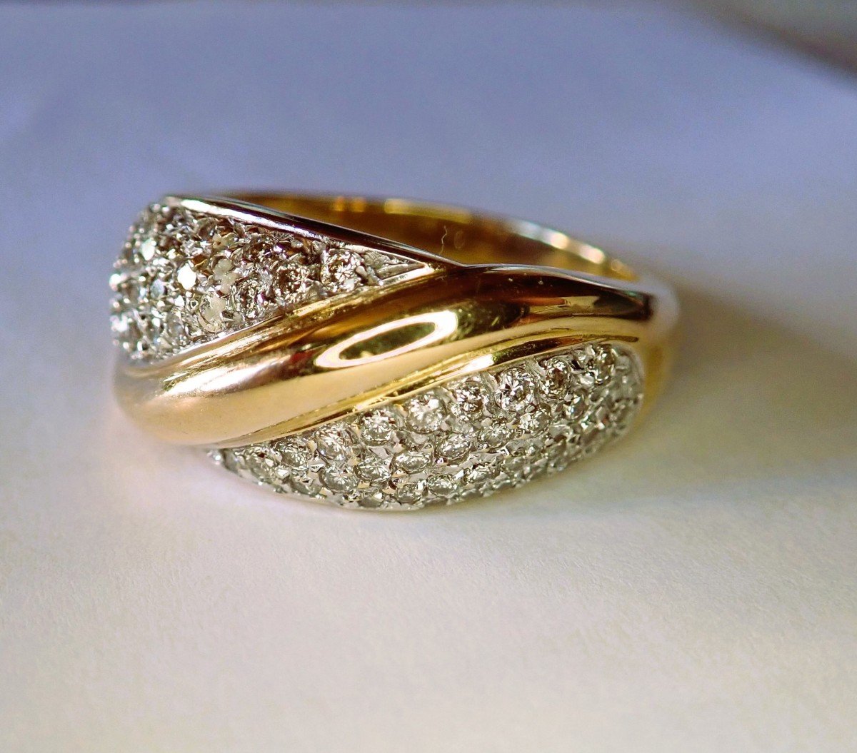 Gadroon Ring Set With Diamonds In 18 Carat Gold