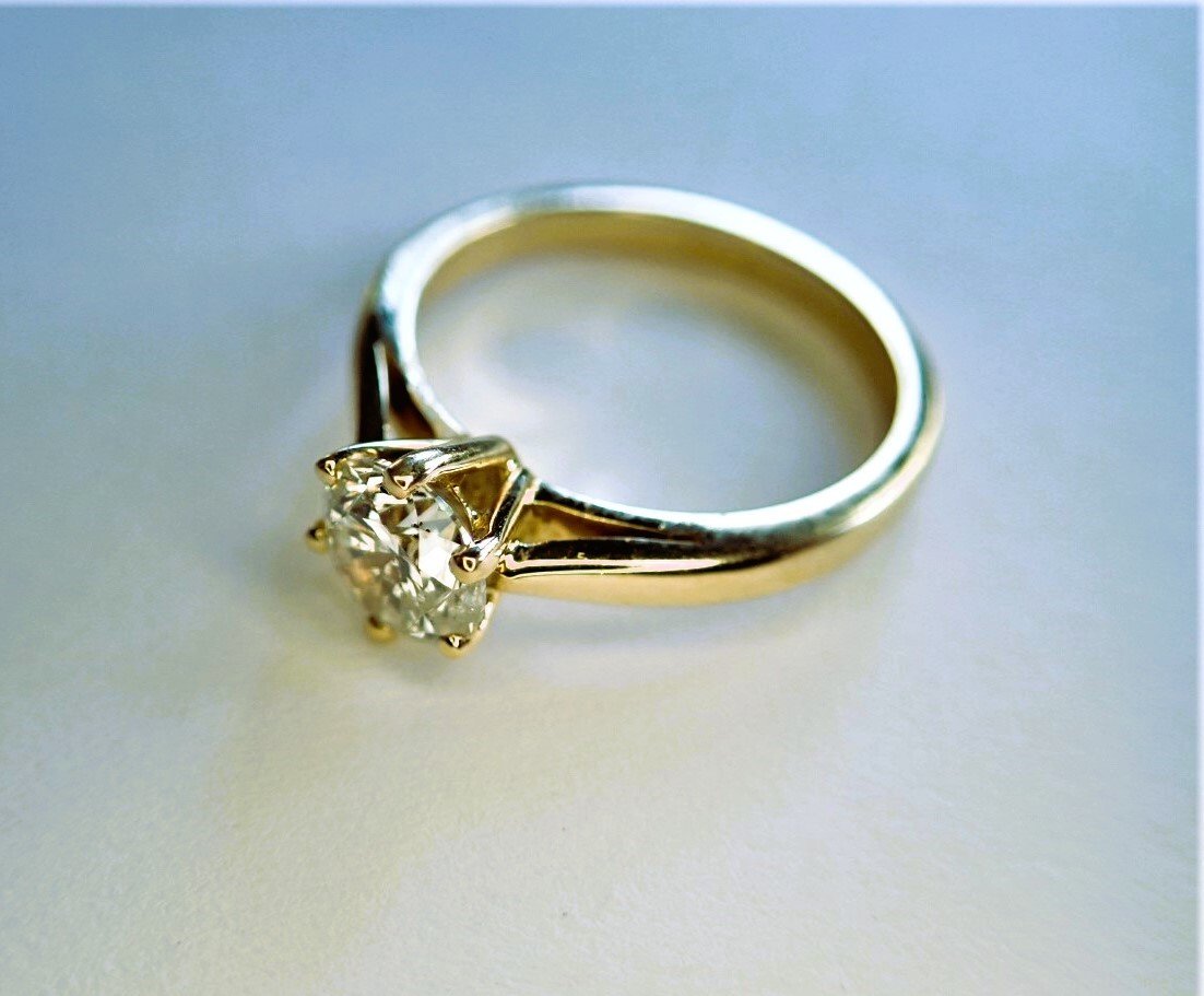 Solitaire Diamond Ring With 18-carat Gold Setting-photo-2