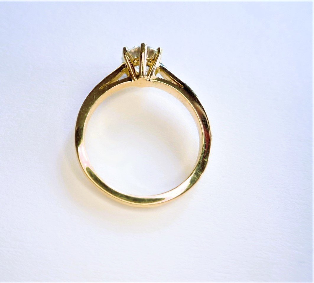 Solitaire Diamond Ring With 18-carat Gold Setting-photo-3