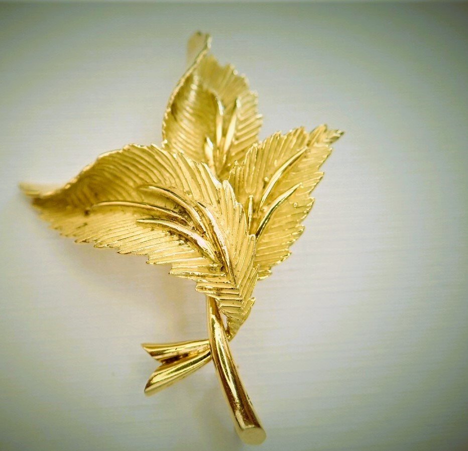 18-karat Gold Leaf Motif Brooch