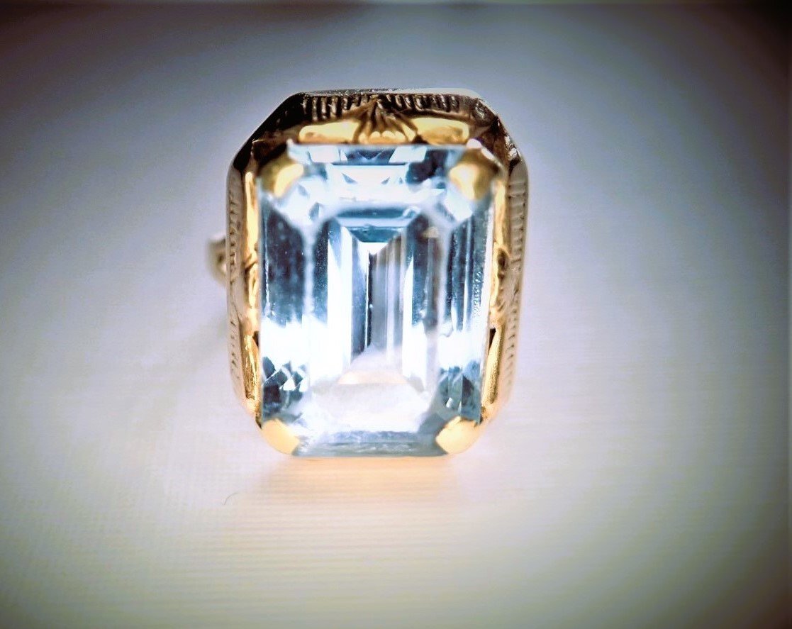 Importante bague art déco pierre bleue or 18 carats
