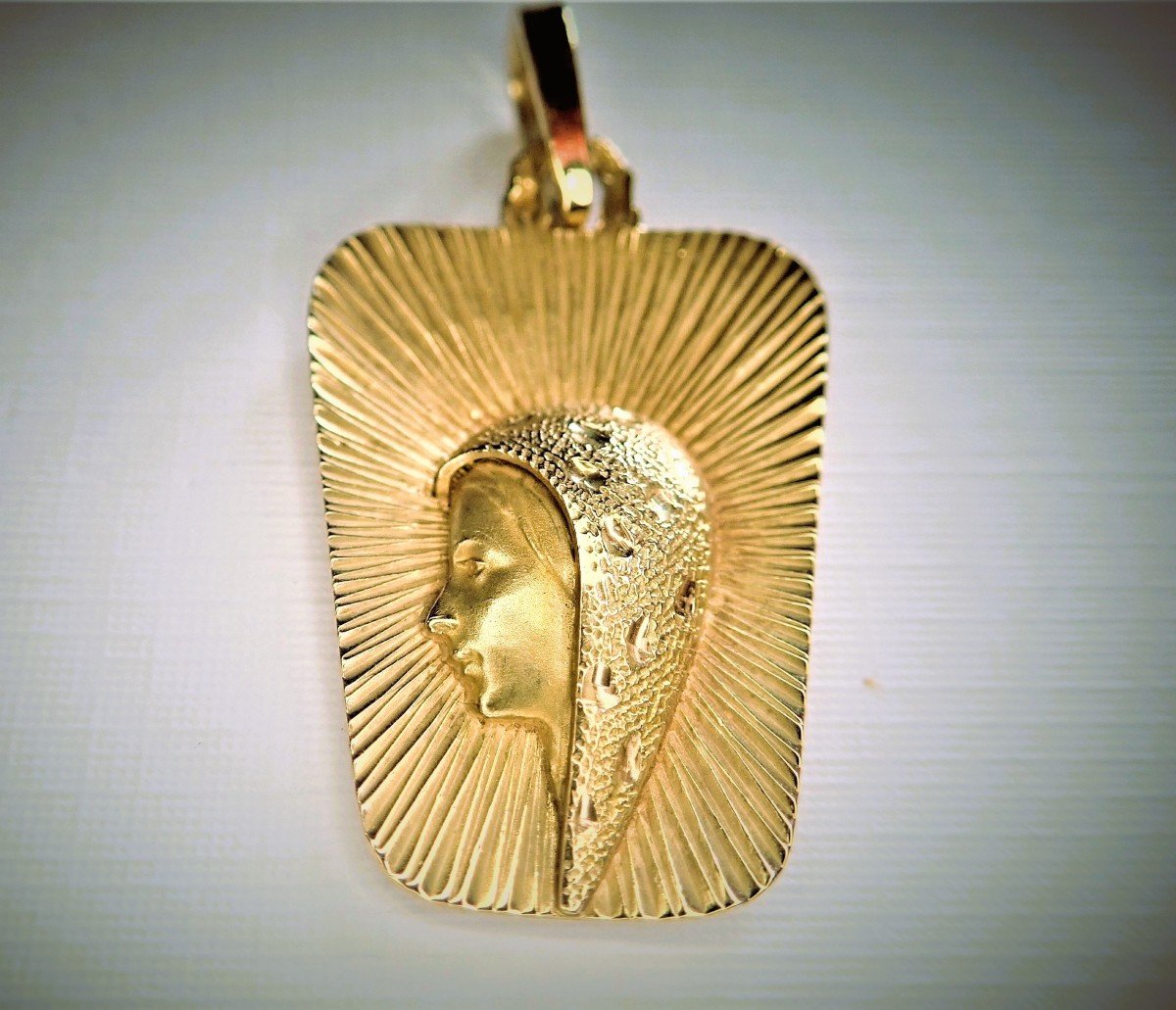 Medaille Sainte Vierge Or 18 Carats