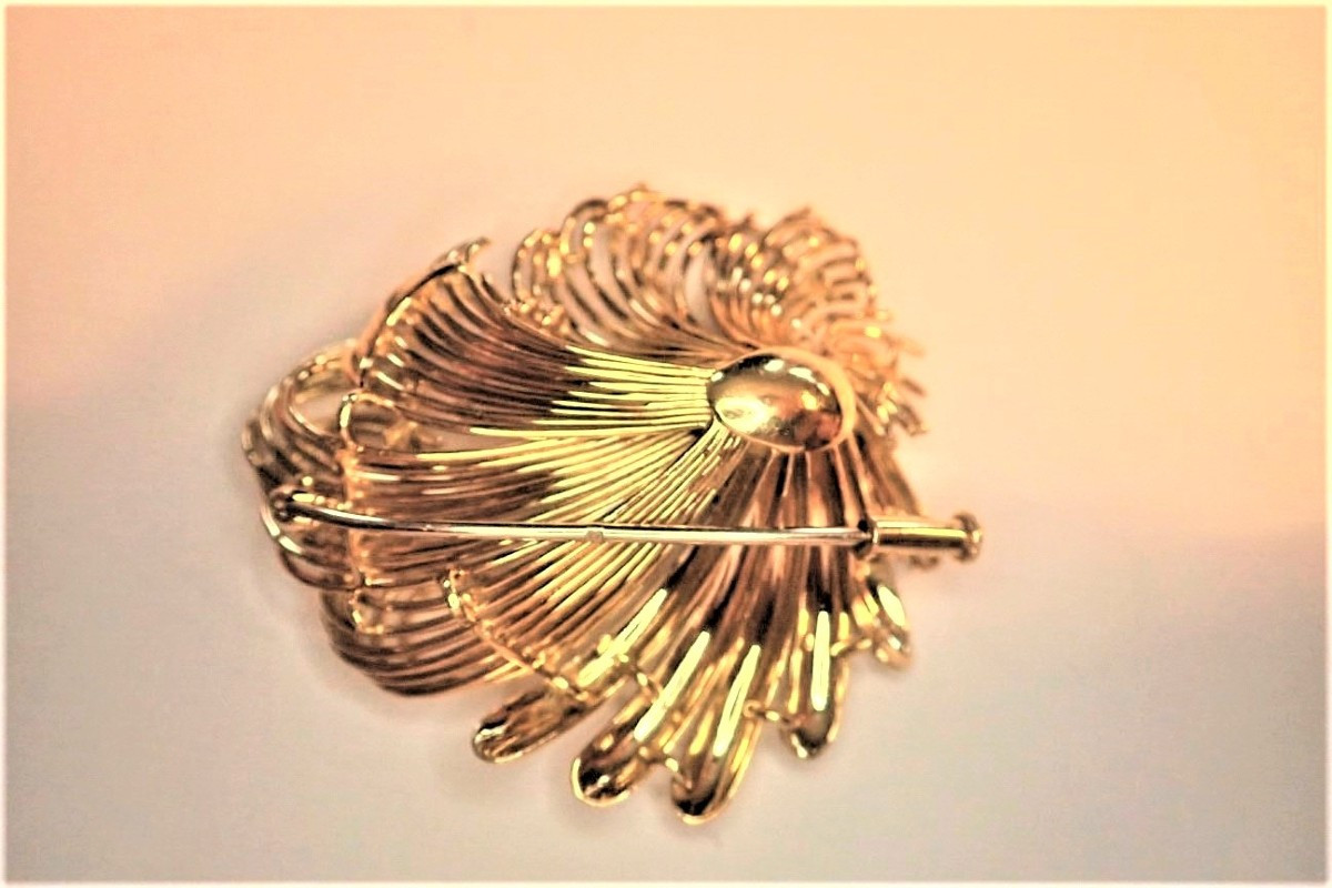 18-carat Gold Sapphire And Diamond Brooch-photo-3
