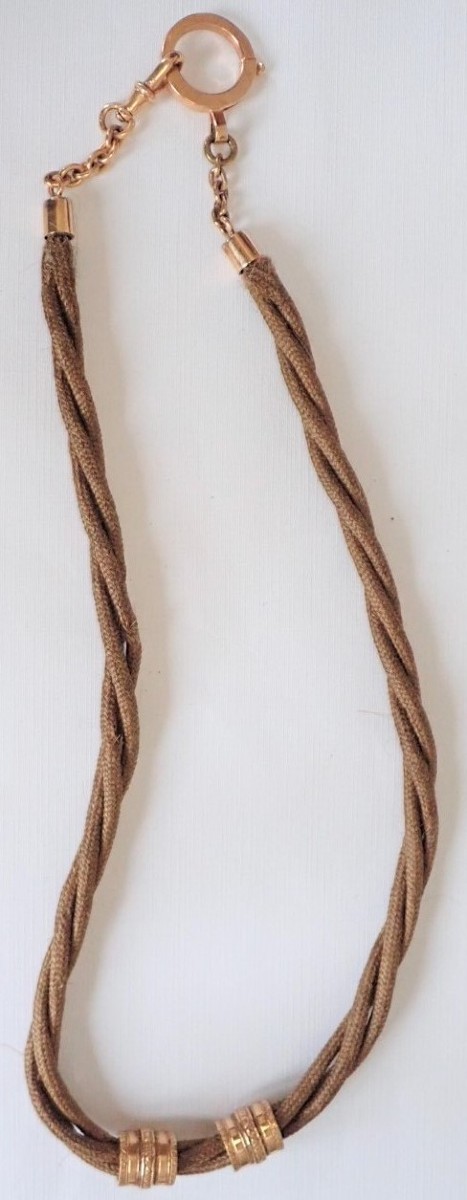 Collier en cheveux tressés fermoir en  or 18 carats époque  Napoleon III