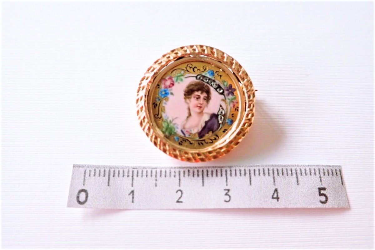 Miniature Art Deco Brooch On Mother-of-pearl Set With Diamonds-photo-3