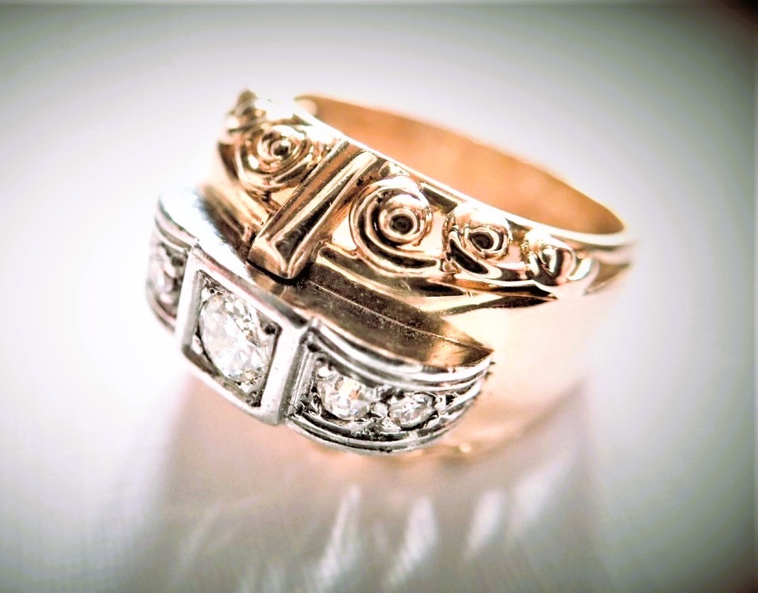 Art Deco Ring With Diamonds In Rose Gold And Platinum