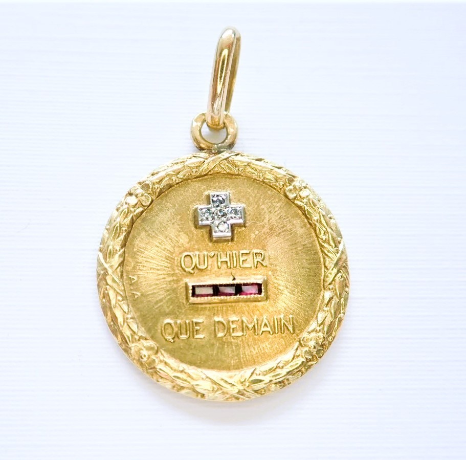 Médaille d'amour Augis or 18 carats diamants et rubis