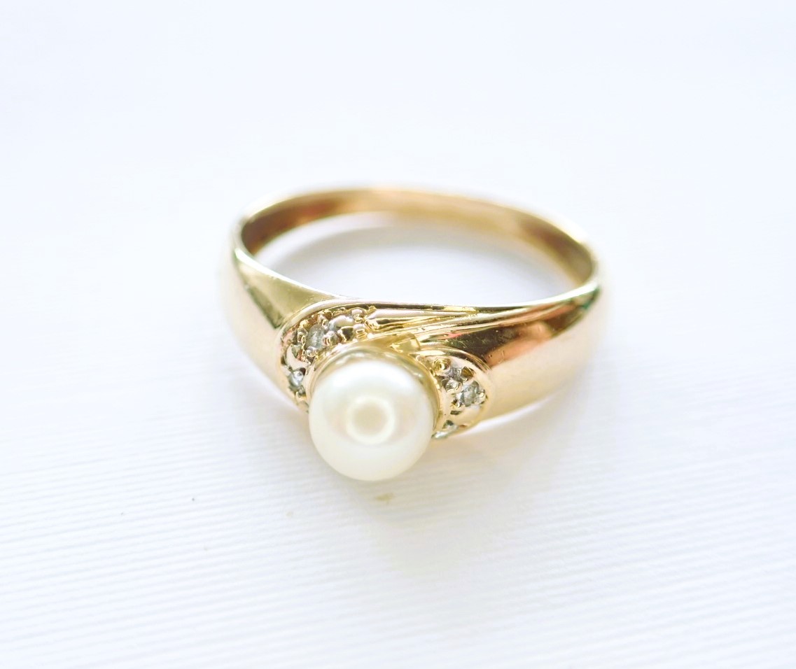 18-carat Gold Pearl And Diamond Ring-photo-2