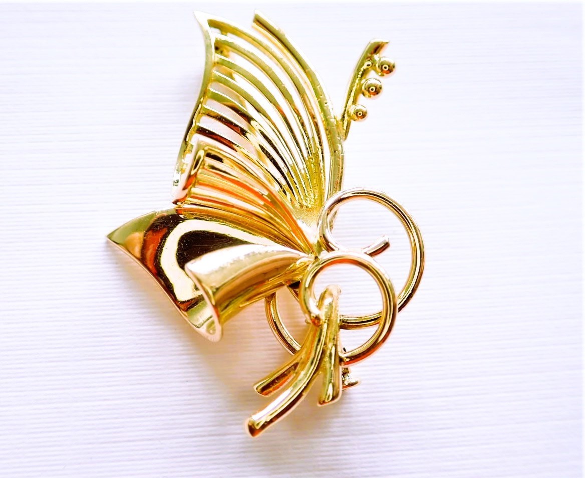 Broche art déco  motif brin de muguet or 18 carats