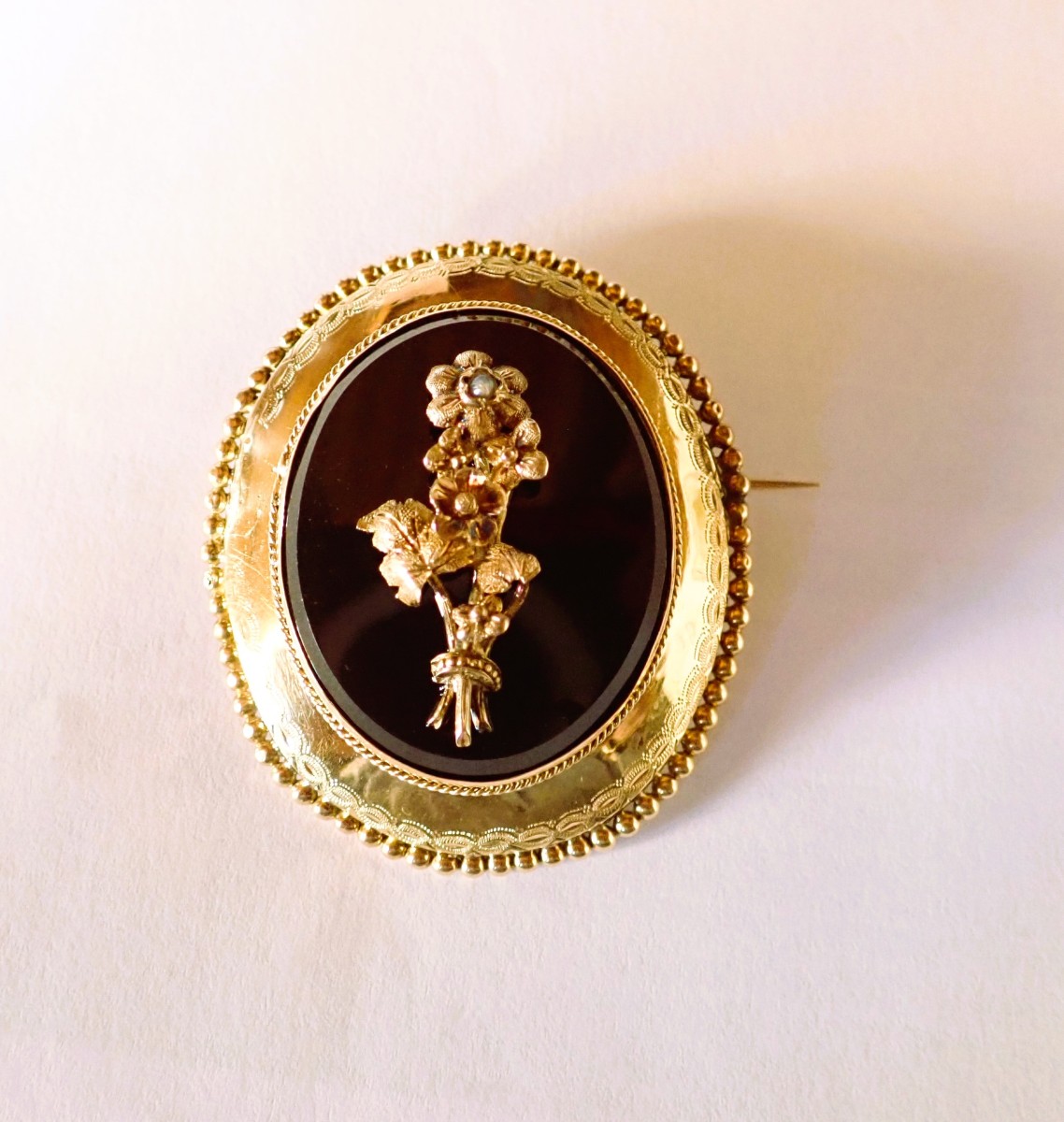 Onyx Napoleon III Brooch 18 Carat Gold