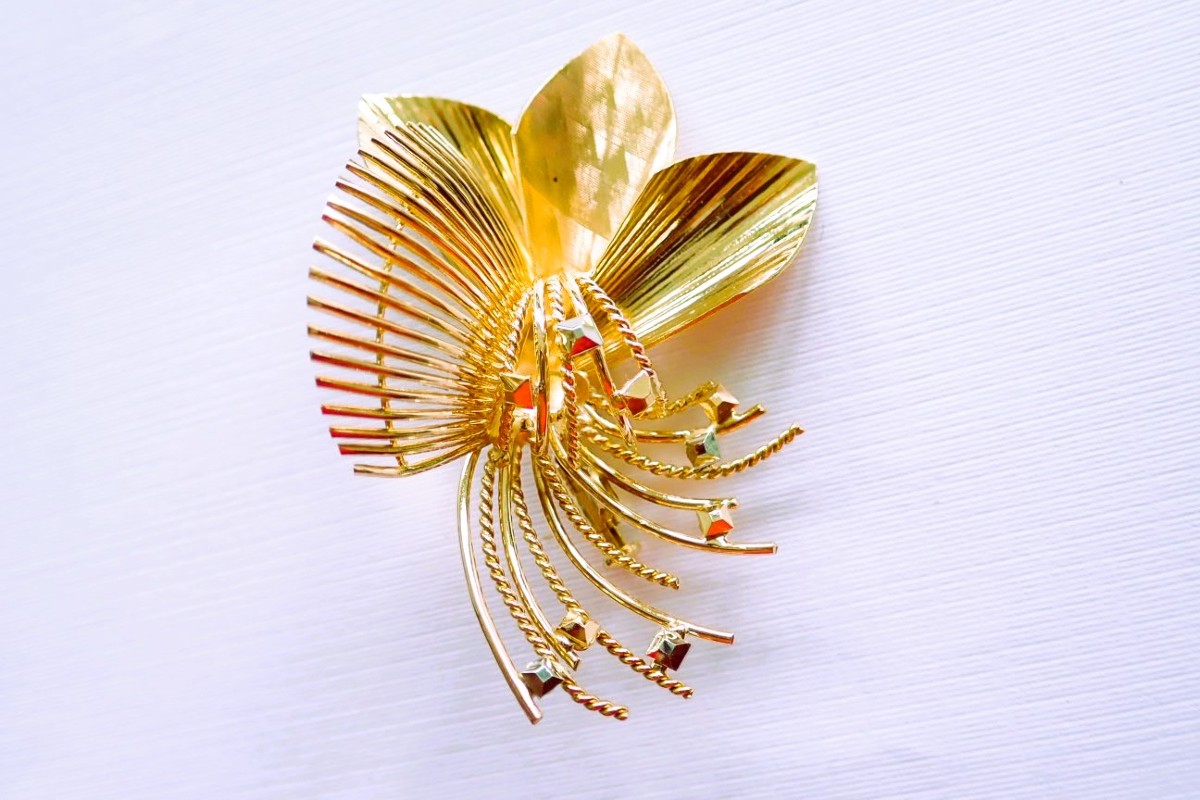 Art Deco Brooch Loral Pattern 18 Carat Gold