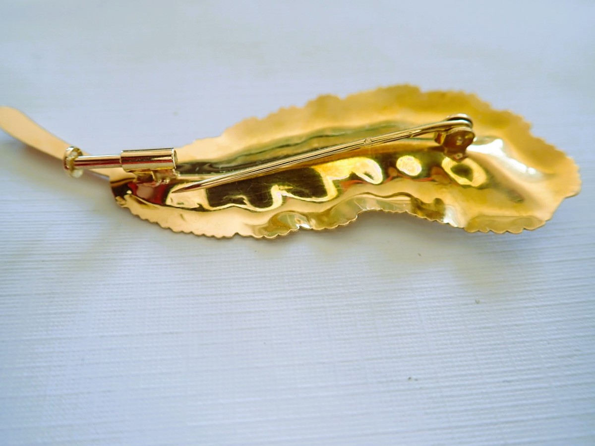 Broche or 18 carats motif feuille sertie d'un diamant-photo-3