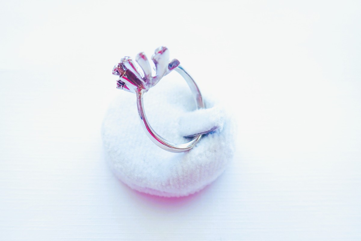 18k White Gold Diamond Ring From The 60s-photo-2