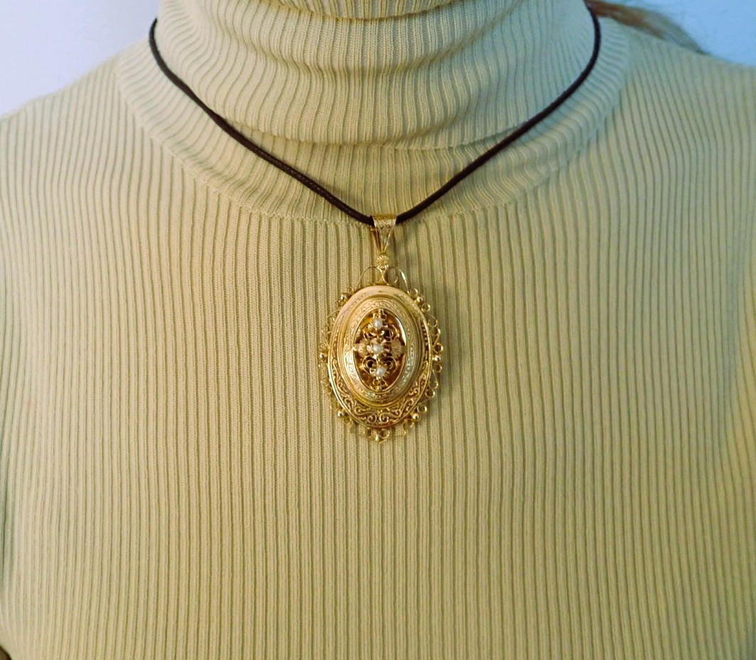 18-carat Gold Pendant And Brooch Set With Pearls -photo-2