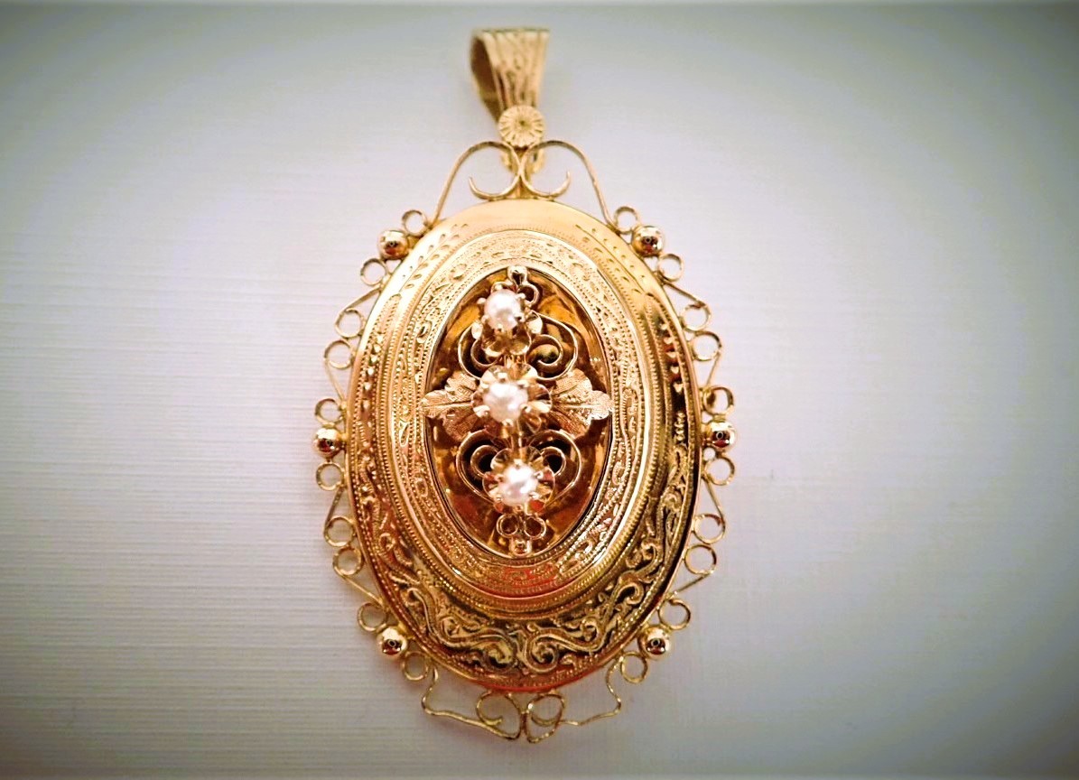 18-carat Gold Pendant And Brooch Set With Pearls 