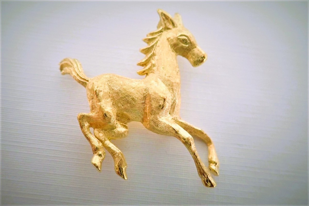 18-carat Gold Brooch With Foal Motif