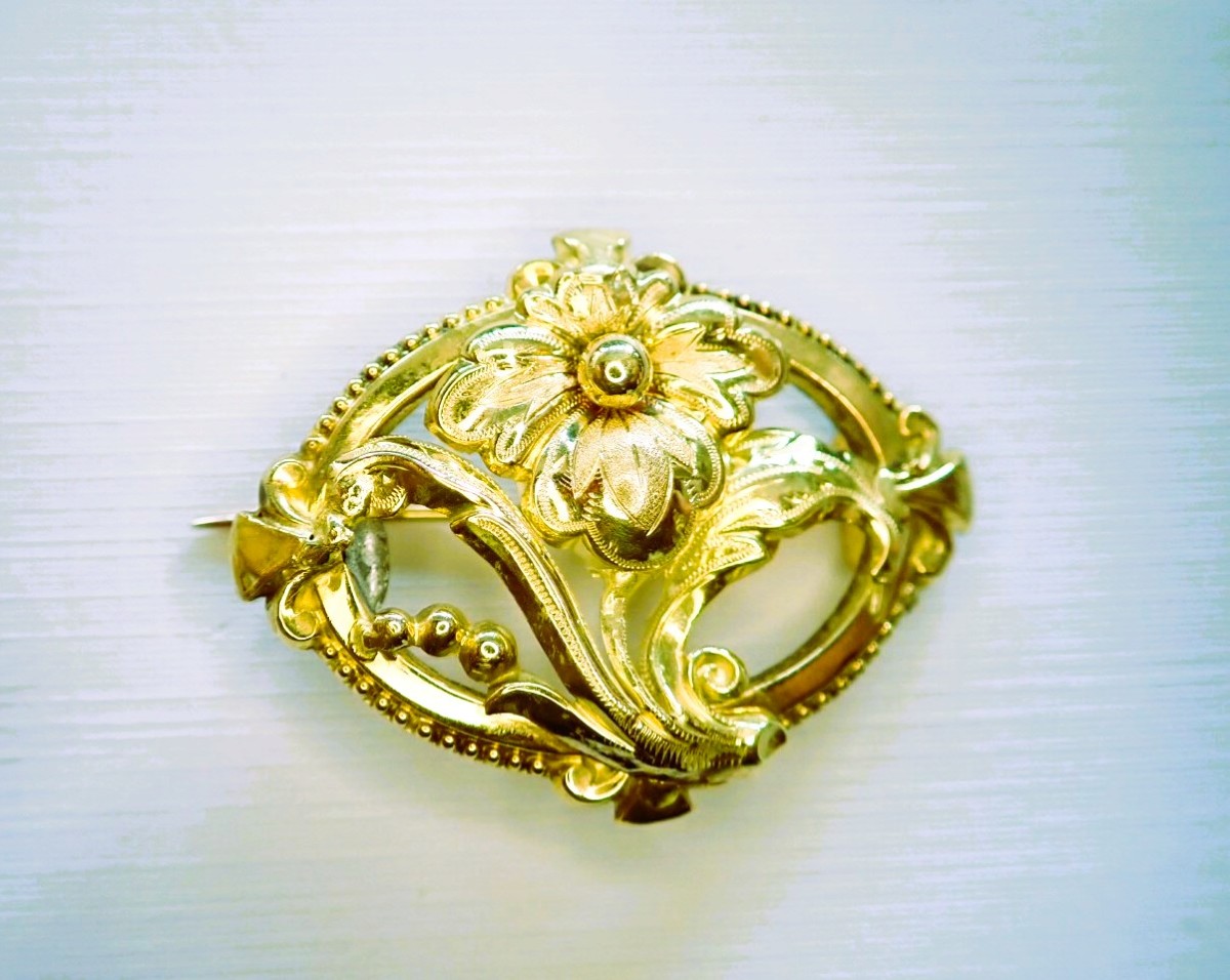Broche Napoleon III  motif floral or 18 carats