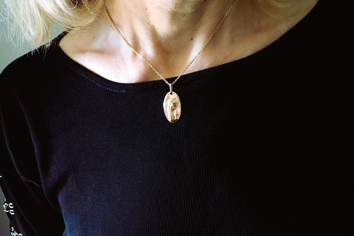 Medaille Sainte Vierge Or 18 Carats signée Augis-photo-3