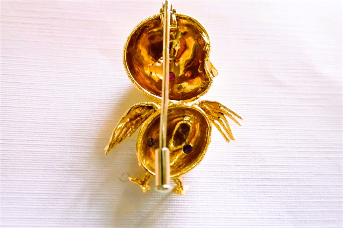 Broche motif oiseau rubis et saphirs or 18 carats-photo-2
