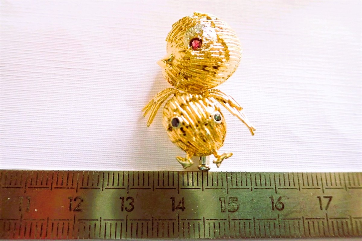 Broche motif oiseau rubis et saphirs or 18 carats-photo-3