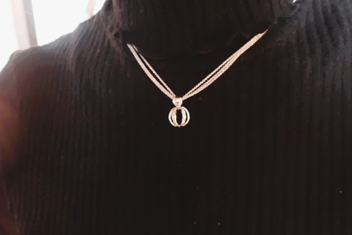 Pendentif avec sa chaine  or blanc 18 carats serti de diamants-photo-4