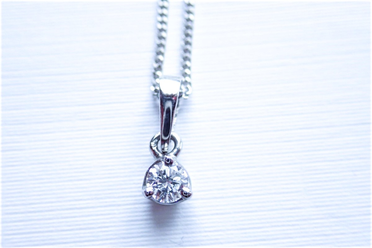 Pendentif diamant et sa chaine en or blanc 18 carats-photo-3