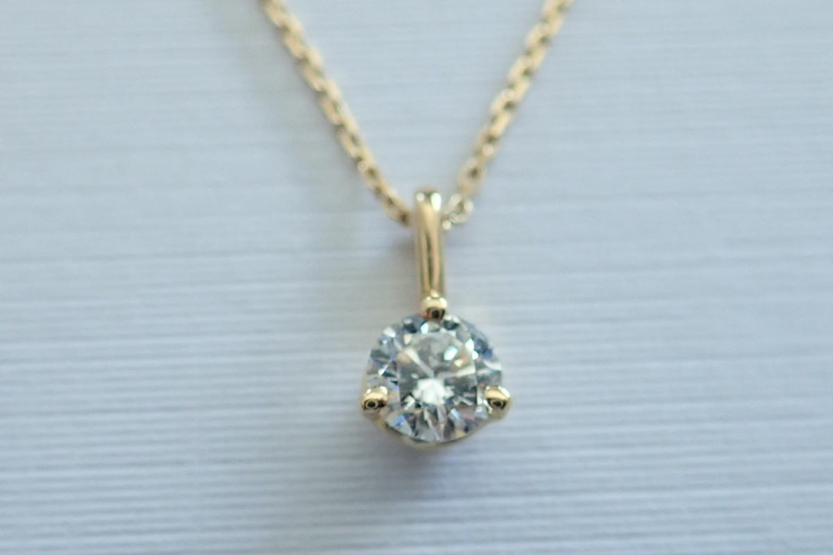 Diamond Pendant And Its 18-carat Gold Chain-photo-2