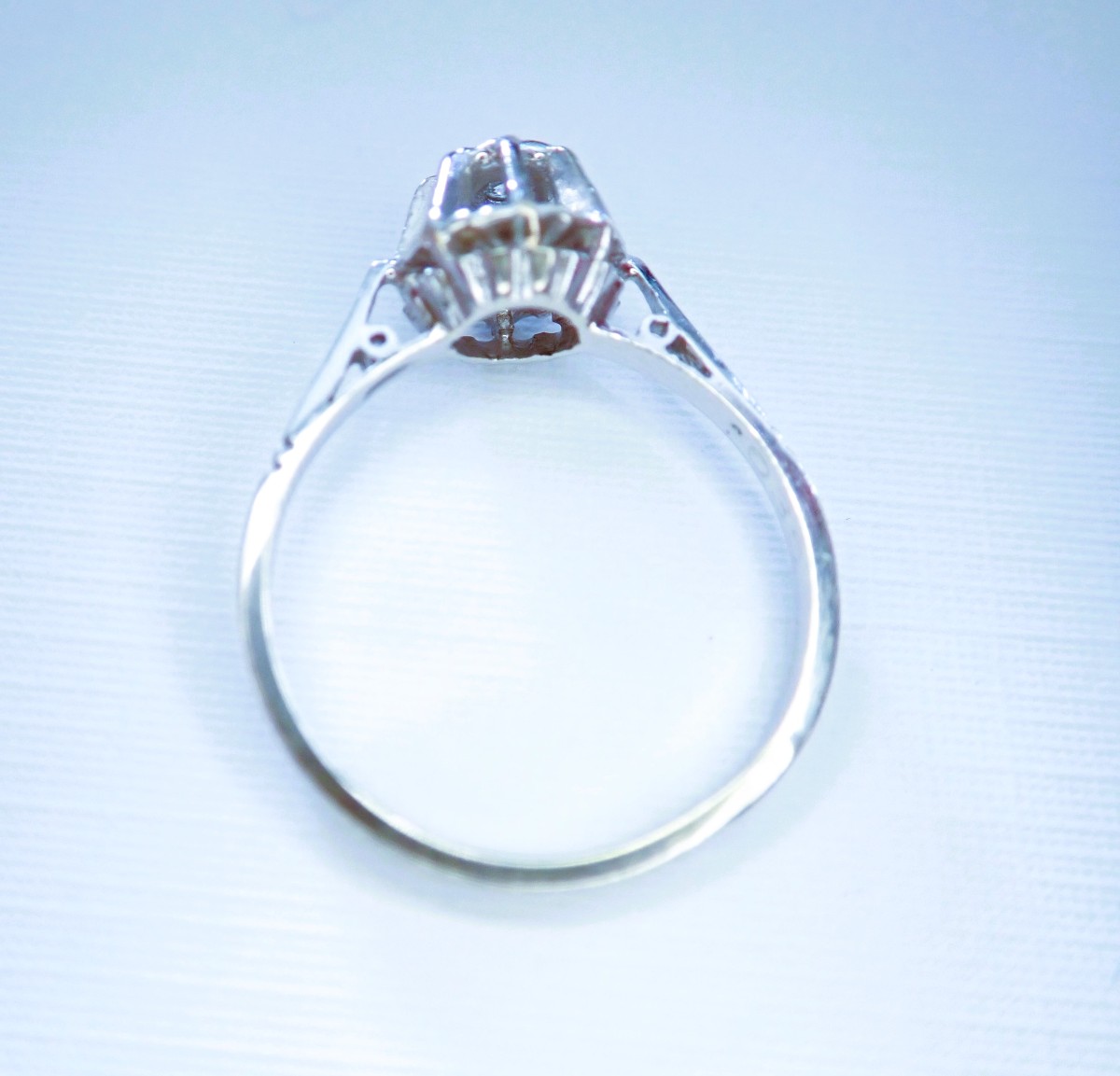 18-karat White Gold Diamond Ring-photo-2