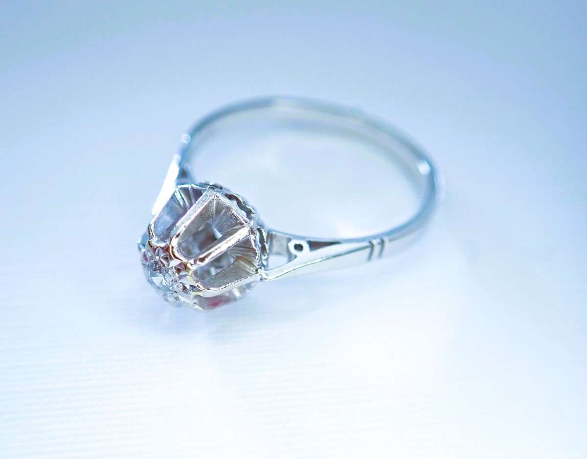 18-karat White Gold Diamond Ring