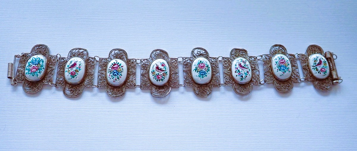 Bracelet filigrane serti de motifs floraux en émail