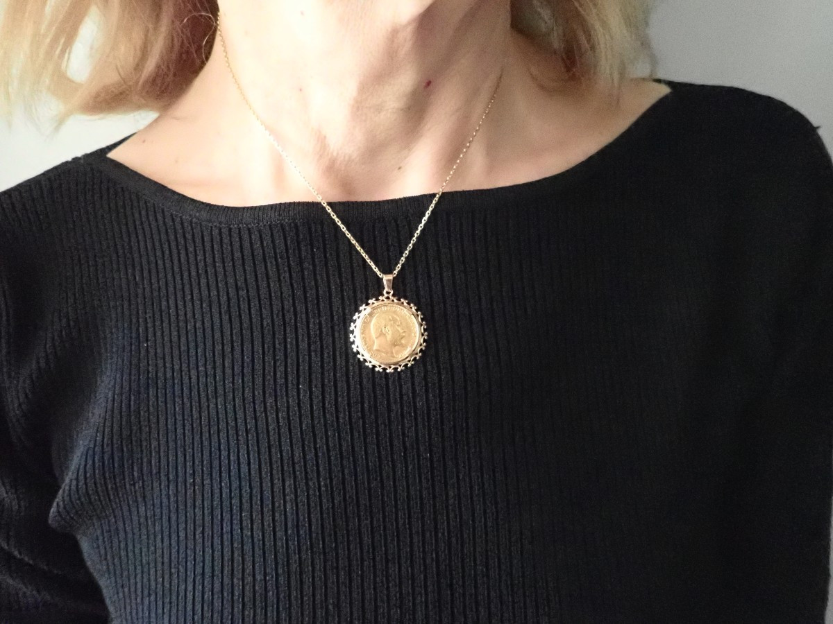 18-carat Gold Pendant Set With A Half Sovereign -photo-3