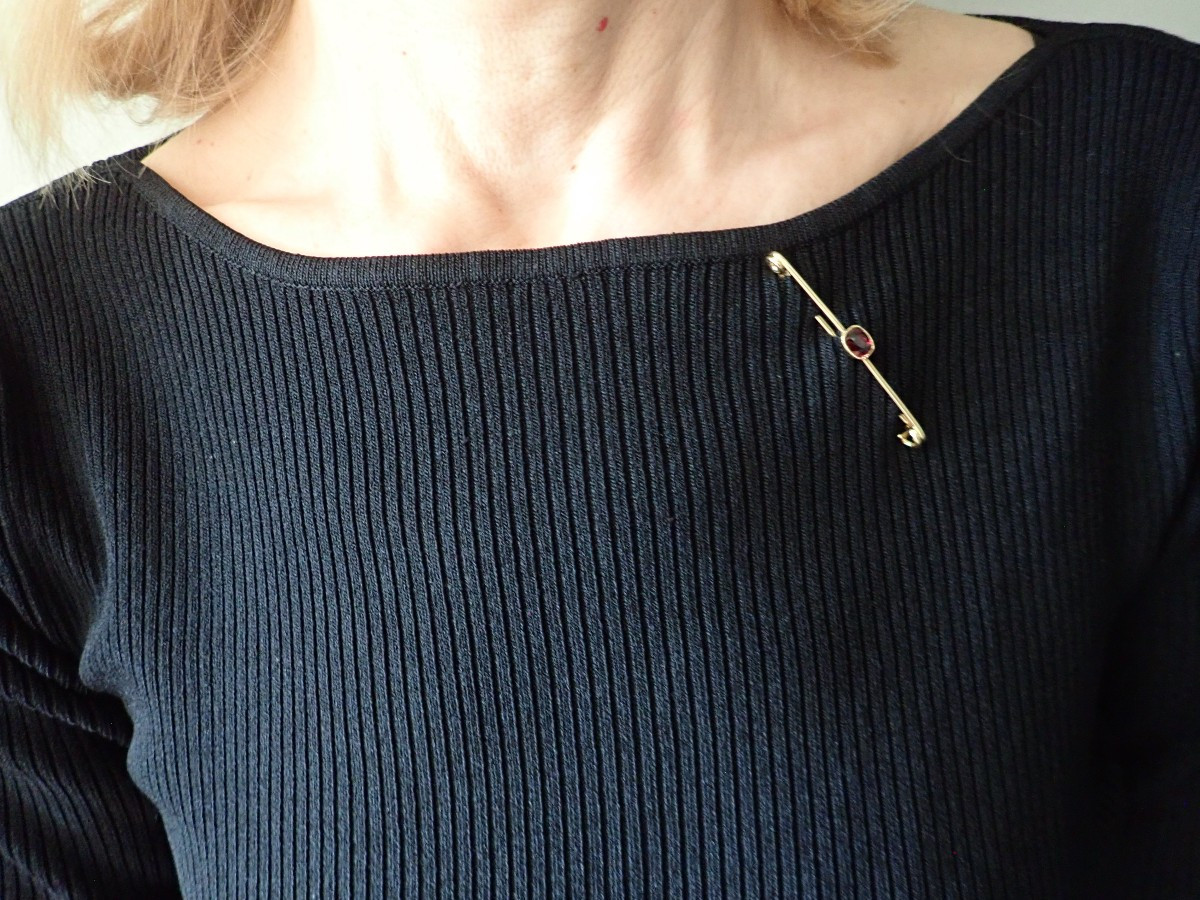 Broche or 18 carats sertie d'un grenat -photo-2