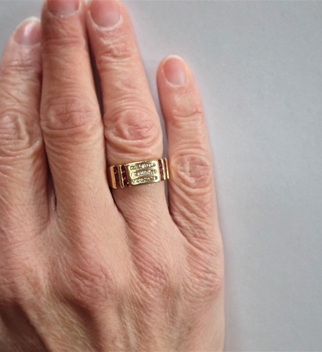 1960s 18-carat Gold Ring Set With Diamonds And Rubies -photo-4
