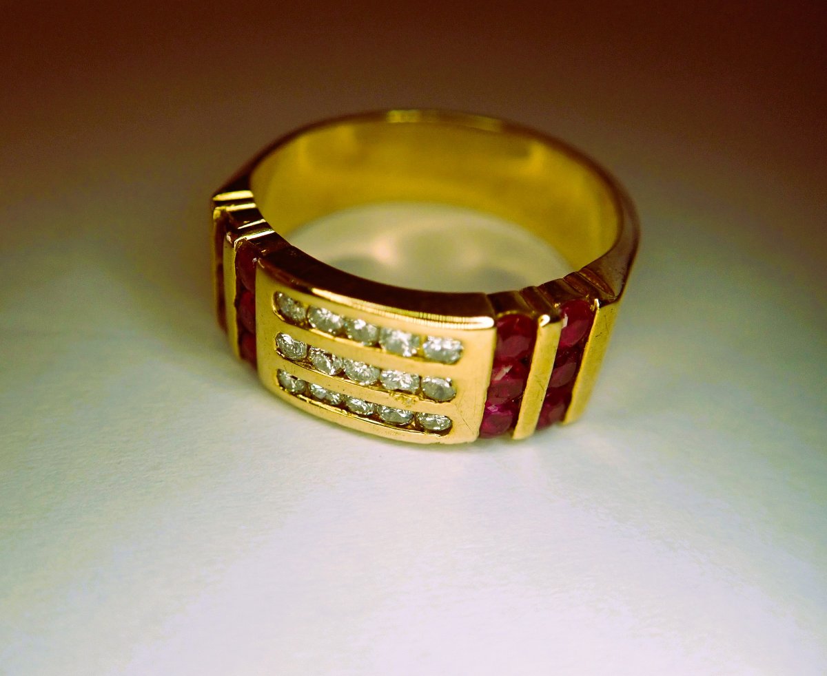 1960s 18-carat Gold Ring Set With Diamonds And Rubies 