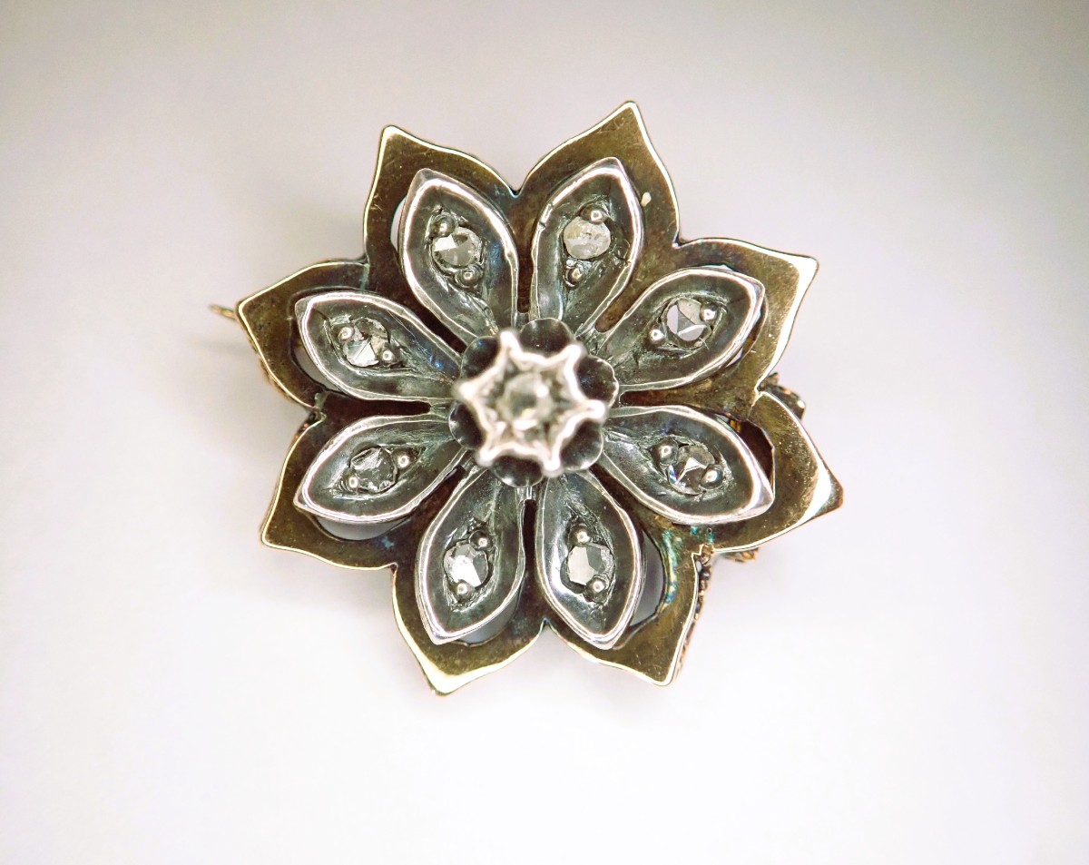 Broche pomponne Napoleon III sertie de diamants taille rose 